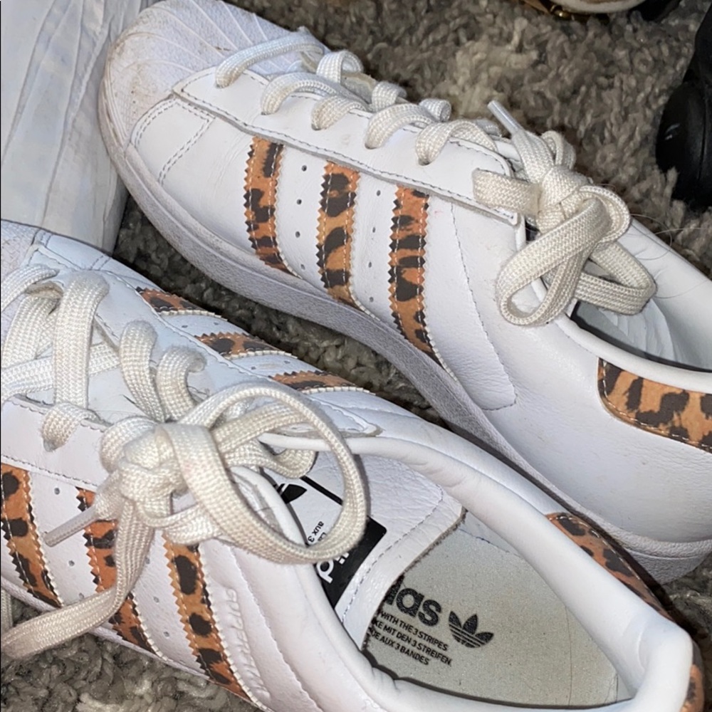 adidas cheeta superstars